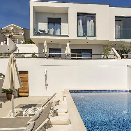 Seaside With A Swimming Pool Rastici, Ciovo - 17889 * טרוגיר