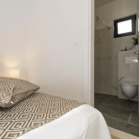 Appartement Seaside With A Swimming Pool Rastici, Ciovo - 17889