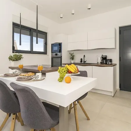 Apartament Seaside With A Swimming Pool Rastici, Ciovo - 17889